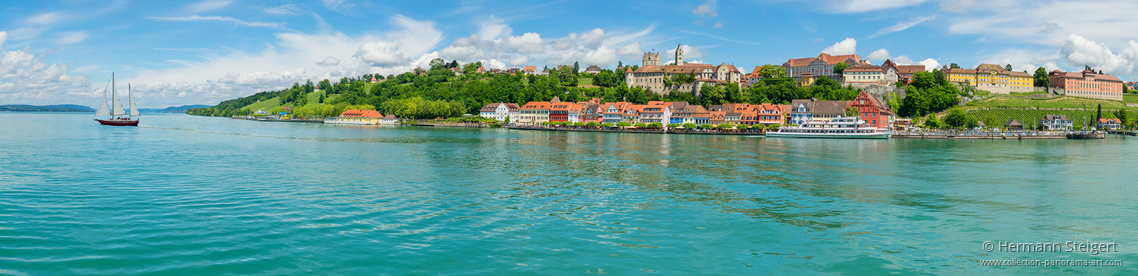 Blick vom See auf Meersburg