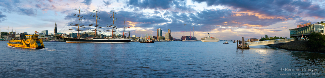 Rundblick - Elbe, Hafen, Hafen City und König der Löwen